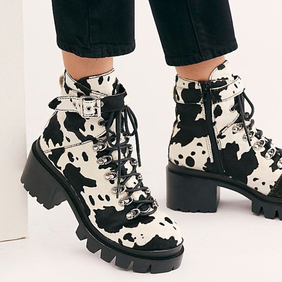 check lace up boot